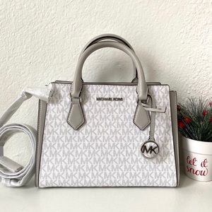 ✨NWT ✨Michael Kors Bright White Monogram Hope bag